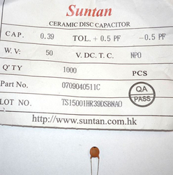 0,39p/50V, SUNTAN, RM=2,54, keramický kondenzátor